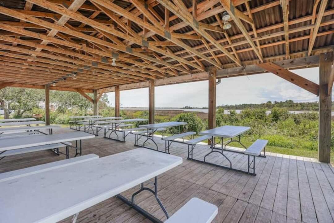 Surf City 2Br Park Home With Waterfront View And Parking Esterno foto