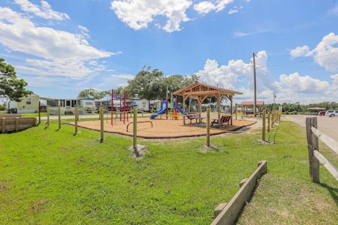 Surf City 2Br Park Home With Waterfront View And Parking Esterno foto